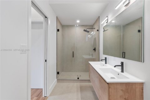 Touwnhouse à vendre à Miami, Floride: 4 chambres, 295.43 m2 № 2170514 - photo 10