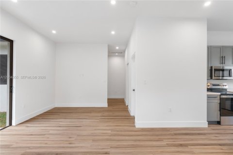 Touwnhouse à vendre à Miami, Floride: 4 chambres, 295.43 m2 № 2170514 - photo 18