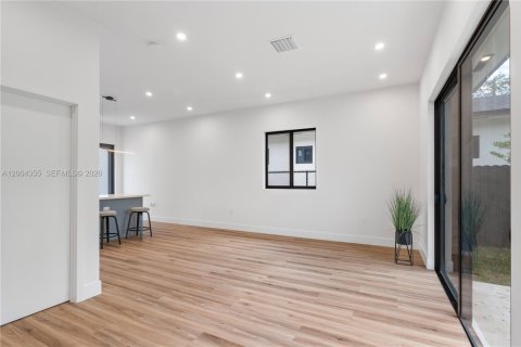 Touwnhouse à vendre à Miami, Floride: 4 chambres, 295.43 m2 № 2170514 - photo 19
