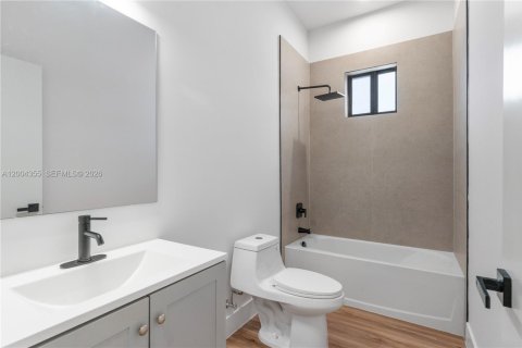 Touwnhouse à vendre à Miami, Floride: 4 chambres, 295.43 m2 № 2170514 - photo 9