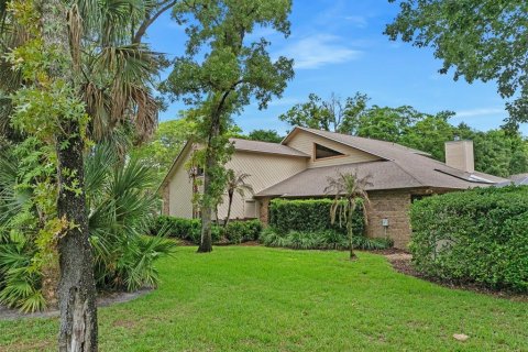 House in Ormond Beach, Florida 5 bedrooms, 296.64 sq.m. № 2227566 - photo 2