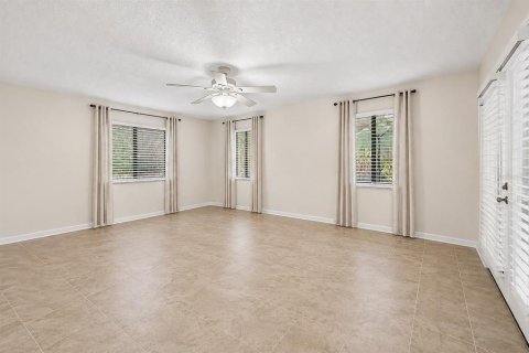 House in Ormond Beach, Florida 5 bedrooms, 296.64 sq.m. № 2227566 - photo 30