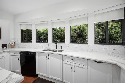 House in Ormond Beach, Florida 5 bedrooms, 296.64 sq.m. № 2227566 - photo 23