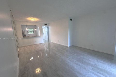 Купить кондоминиум в Пемброк-Пайнс, Флорида 2 спальни, 74.88м2, № 2353087 - фото 12