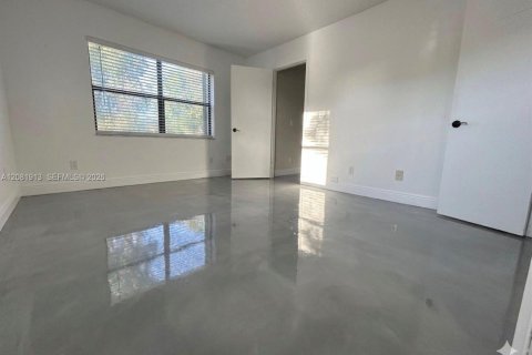 Купить кондоминиум в Пемброк-Пайнс, Флорида 2 спальни, 74.88м2, № 2353087 - фото 17