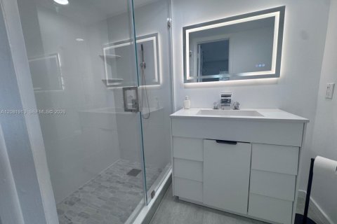 Купить кондоминиум в Пемброк-Пайнс, Флорида 2 спальни, 74.88м2, № 2353087 - фото 22