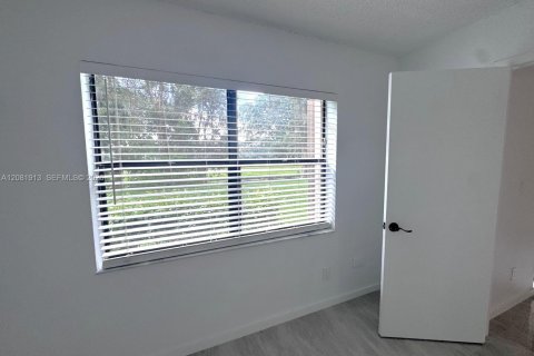 Купить кондоминиум в Пемброк-Пайнс, Флорида 2 спальни, 74.88м2, № 2353087 - фото 19