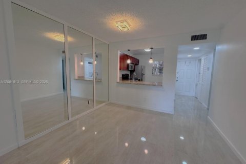 Купить кондоминиум в Пемброк-Пайнс, Флорида 2 спальни, 74.88м2, № 2353087 - фото 10
