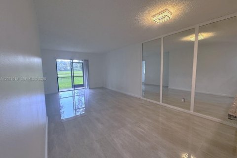 Купить кондоминиум в Пемброк-Пайнс, Флорида 2 спальни, 74.88м2, № 2353087 - фото 8