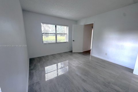 Купить кондоминиум в Пемброк-Пайнс, Флорида 2 спальни, 74.88м2, № 2353087 - фото 18