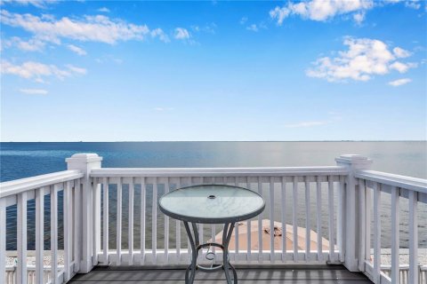 Townhouse in Saint Petersburg, Florida 3 bedrooms, 133.5 sq.m. № 1879163 - photo 27