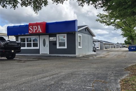 Propiedad comercial en Largo, Florida 717.39 m2 № 2110245