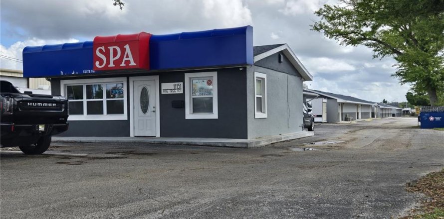 Commercial property in Largo, Florida 717.39 sq.m. № 2110245