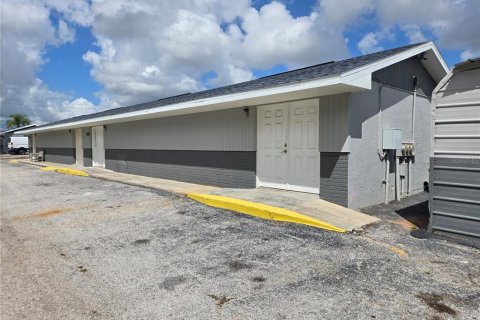 Commercial property in Largo, Florida 717.39 sq.m. № 2110245 - photo 8