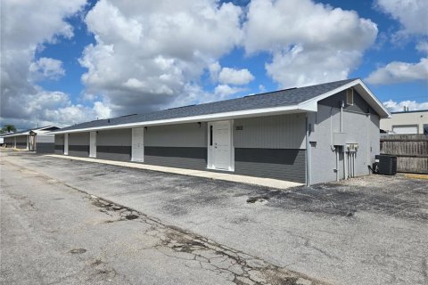 Commercial property in Largo, Florida 717.39 sq.m. № 2110245 - photo 10