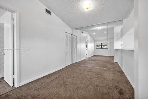 Купить кондоминиум в Хайалиа, Флорида 2 спальни, 83.61м2, № 1727734 - фото 13