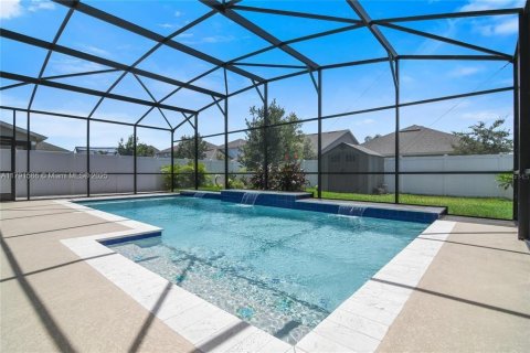 House in Saint Cloud, Florida 5 bedrooms, 325.99 sq.m. № 1732088 - photo 2