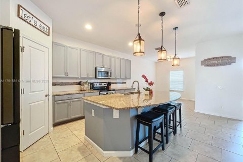 House in Saint Cloud, Florida 5 bedrooms, 325.99 sq.m. № 1732088 - photo 24