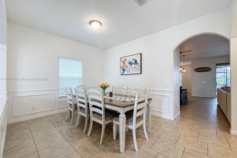 House in Saint Cloud, Florida 5 bedrooms, 325.99 sq.m. № 1732088 - photo 18