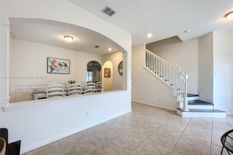 House in Saint Cloud, Florida 5 bedrooms, 325.99 sq.m. № 1732088 - photo 13