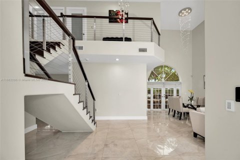 House in Miami, Florida 5 bedrooms, 225.29 sq.m. № 1930889 - photo 5