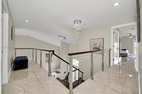 House in Miami, Florida 5 bedrooms, 225.29 sq.m. № 1930889 - photo 20