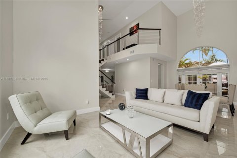 House in Miami, Florida 5 bedrooms, 225.29 sq.m. № 1930889 - photo 11