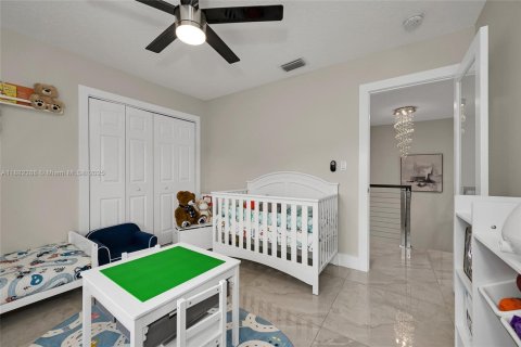 House in Miami, Florida 5 bedrooms, 225.29 sq.m. № 1930889 - photo 23