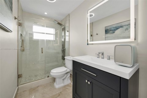 House in Miami, Florida 5 bedrooms, 225.29 sq.m. № 1930889 - photo 24