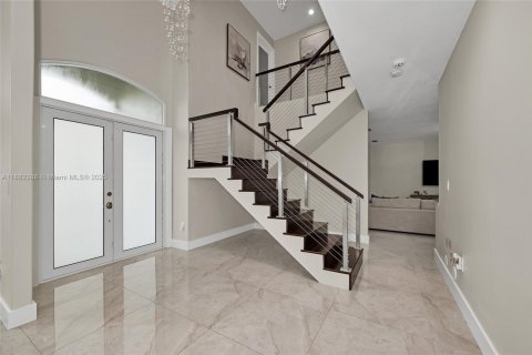 House in Miami, Florida 5 bedrooms, 225.29 sq.m. № 1930889 - photo 7