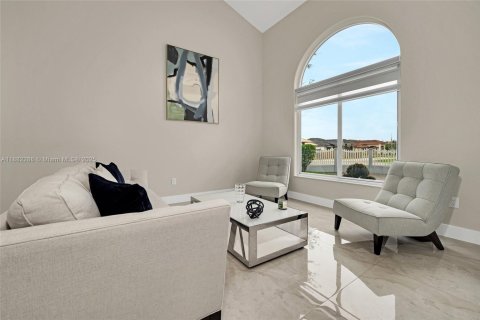 House in Miami, Florida 5 bedrooms, 225.29 sq.m. № 1930889 - photo 9