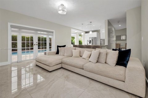House in Miami, Florida 5 bedrooms, 225.29 sq.m. № 1930889 - photo 19