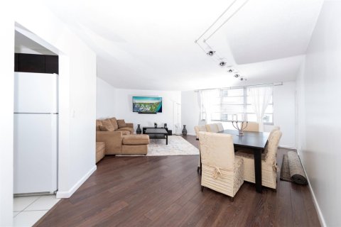 Copropriété à louer à Aventura, Floride: 1 chambre, 81.1 m2 № 1186572 - photo 1