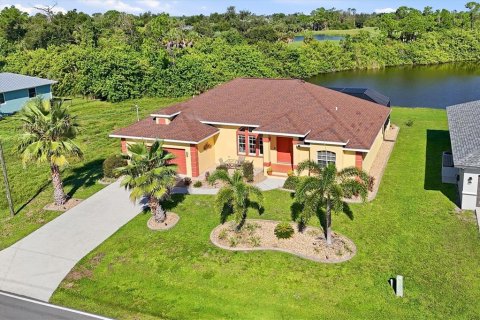 Villa ou maison à Rotonda, Floride 3 chambres, 182.46 m2 № 2416871