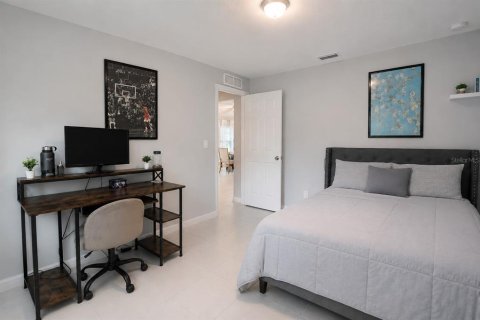 House in North Port, Florida 4 bedrooms, 169.45 sq.m. № 2156852 - photo 25