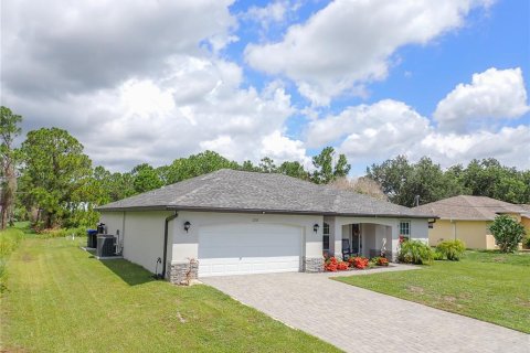 House in North Port, Florida 4 bedrooms, 169.45 sq.m. № 2156852 - photo 2