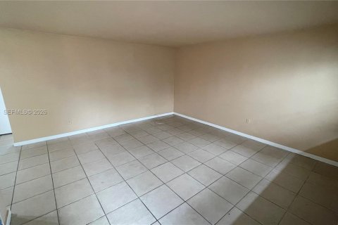 Condo in North Miami, Florida, 1 bedroom № 2065220 - photo 9