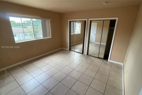 Condo in North Miami, Florida, 1 bedroom № 2065220 - photo 15