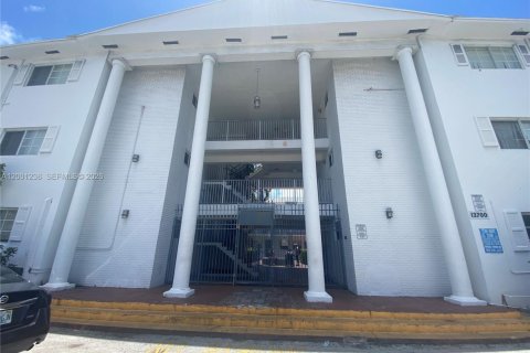 Condo in North Miami, Florida, 1 bedroom № 2065220