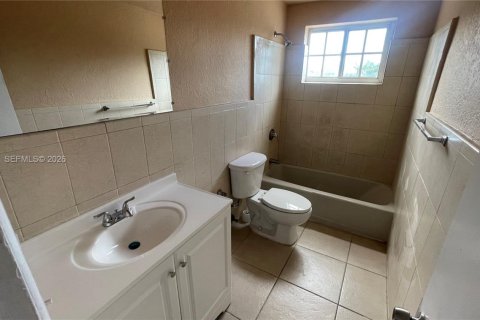 Condo in North Miami, Florida, 1 bedroom № 2065220 - photo 18