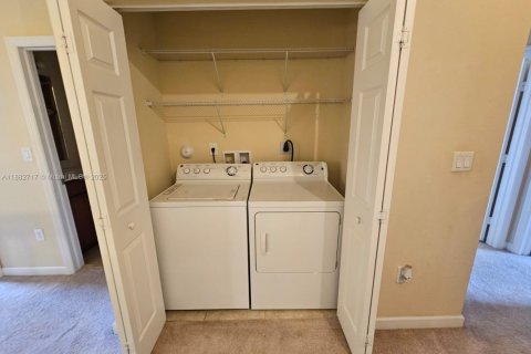 Townhouse in Hialeah, Florida 3 bedrooms, 147.9 sq.m. № 2061297 - photo 11