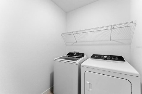 House in Wesley Chapel, Florida 4 bedrooms, 214.05 sq.m. № 2200540 - photo 11