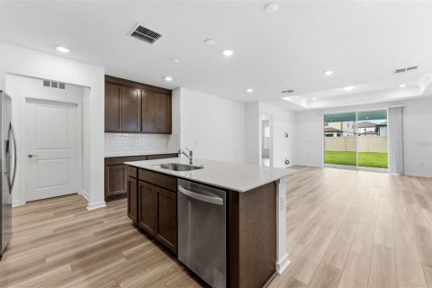 House in Wesley Chapel, Florida 4 bedrooms, 214.05 sq.m. № 2200540 - photo 4
