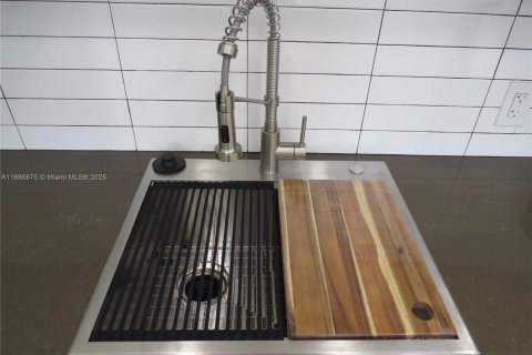 Propiedad comercial en venta en Fort Lauderdale, Florida, 258.27 m2 № 1941653 - foto 16