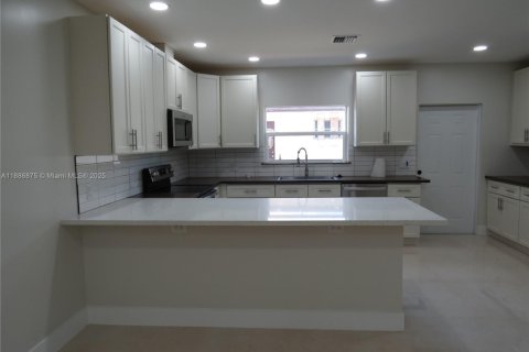 Propiedad comercial en venta en Fort Lauderdale, Florida, 258.27 m2 № 1941653 - foto 17