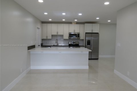 Propiedad comercial en venta en Fort Lauderdale, Florida, 258.27 m2 № 1941653 - foto 21