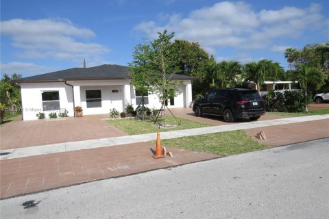 Propiedad comercial en venta en Fort Lauderdale, Florida, 258.27 m2 № 1941653 - foto 2