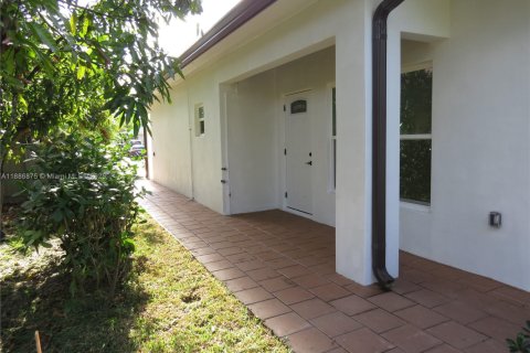 Propiedad comercial en venta en Fort Lauderdale, Florida, 258.27 m2 № 1941653 - foto 6