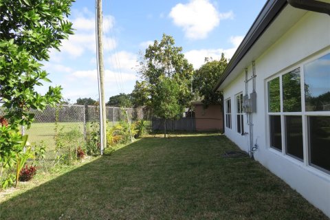 Propiedad comercial en venta en Fort Lauderdale, Florida, 258.27 m2 № 1941653 - foto 8