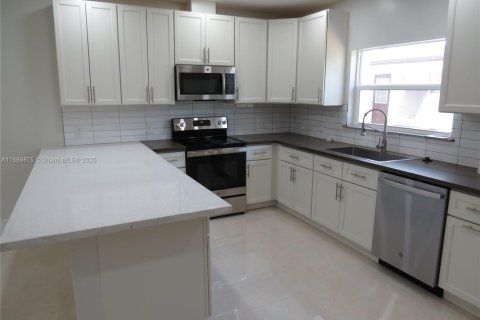 Propiedad comercial en venta en Fort Lauderdale, Florida, 258.27 m2 № 1941653 - foto 11